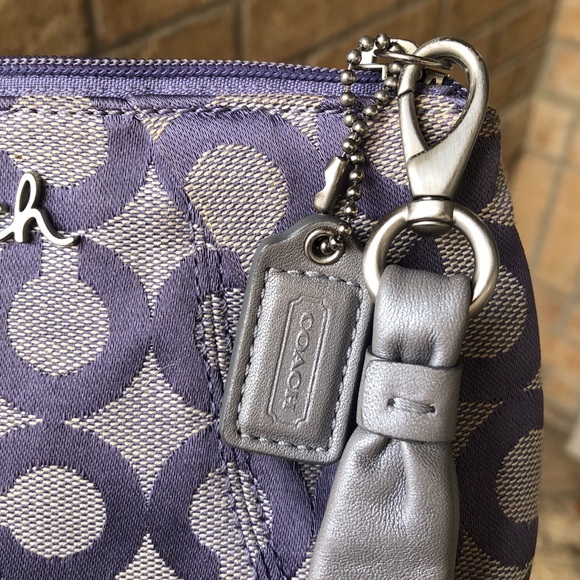 Authentic Coach Wristlet modern logo EUC Lavender - Picture 9 of 10